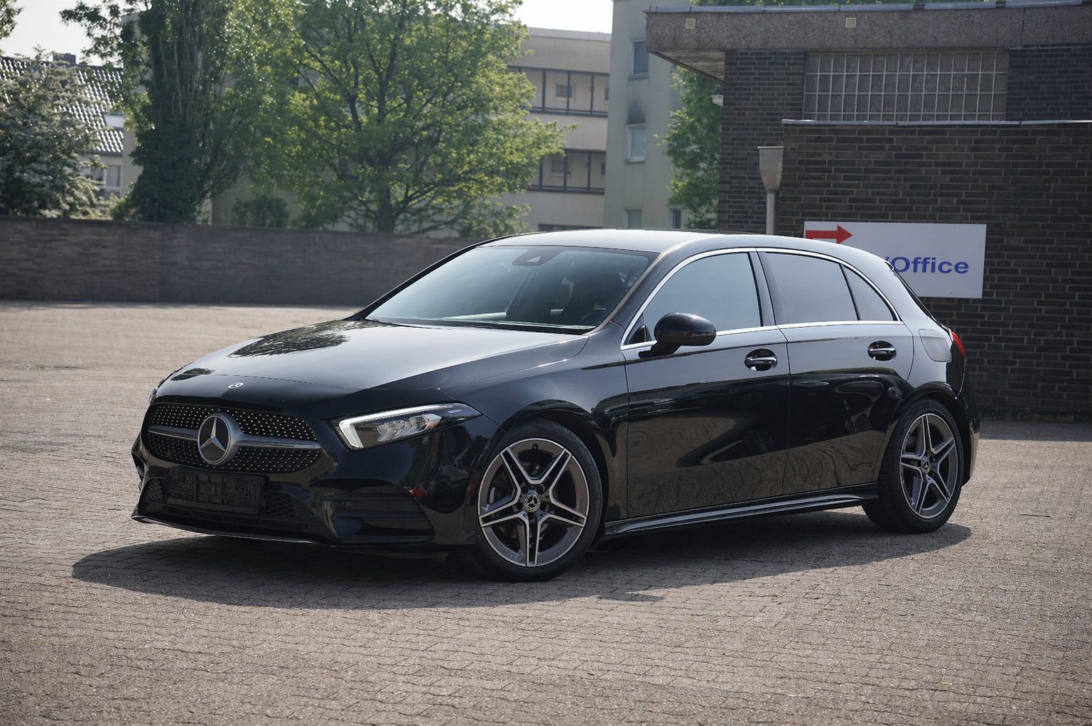 MERCEDES-BENZ A 200 d AMG Line
