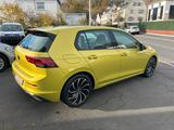 Volkswagen Golf VIII Lim. Life/ Navi / LED / ACC/  150 PS - : Gelb, Sportfahrwerk