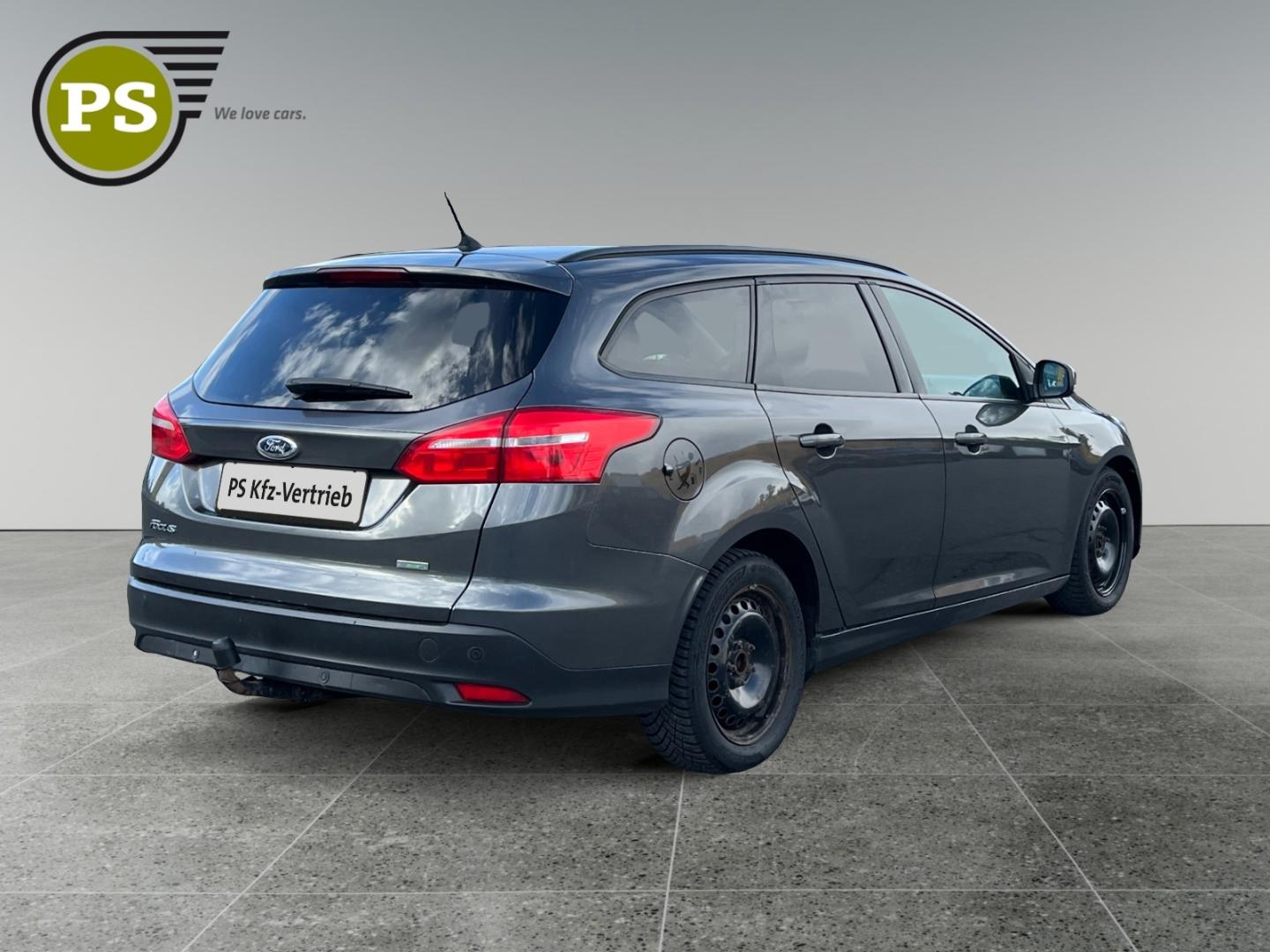 Ford Focus 2015 — rear view