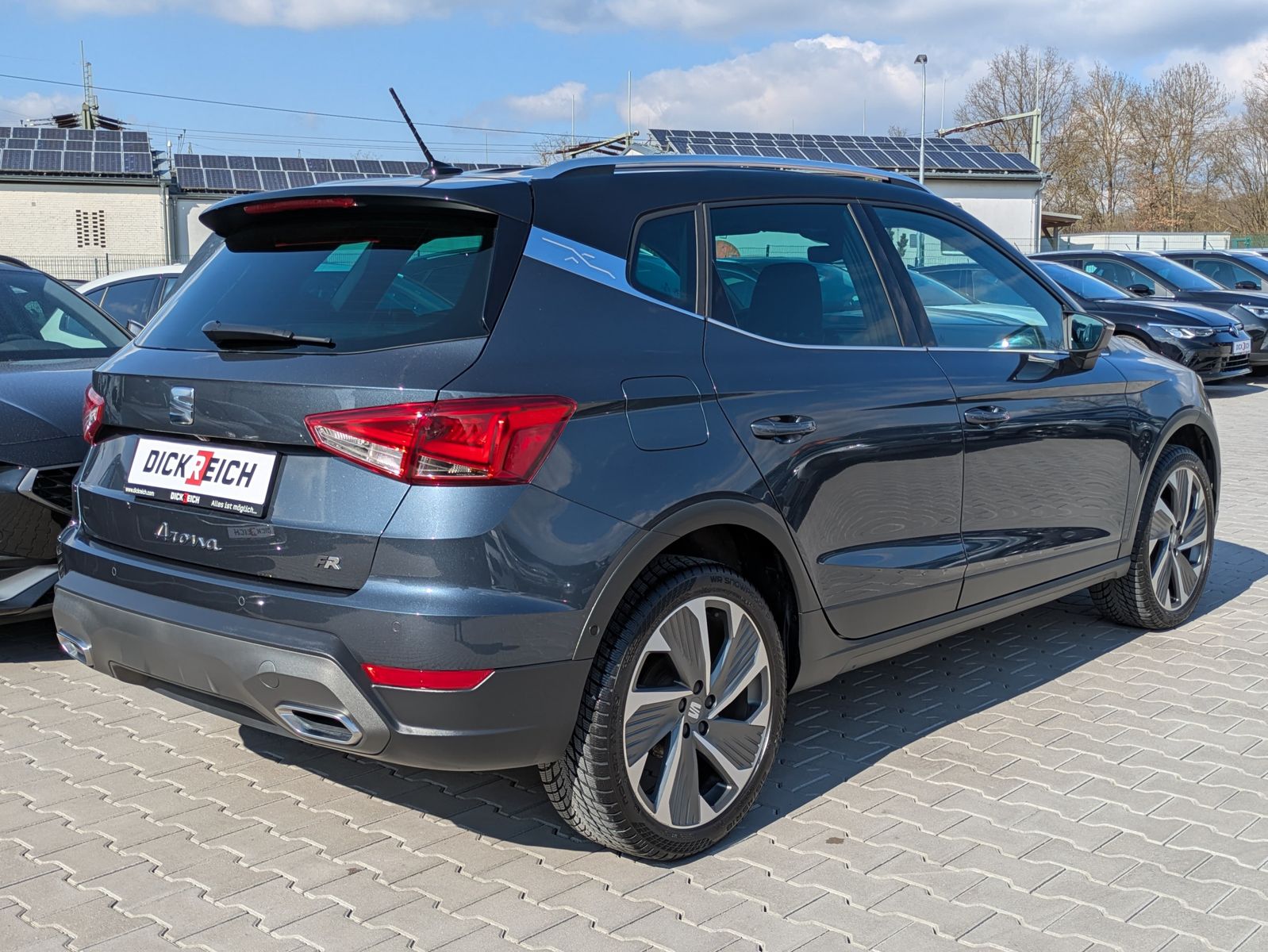 Fahrzeugabbildung SEAT Arona 1.0 TSI FR DSG AHK*ACC*LED*APP*DAB*KAMERA