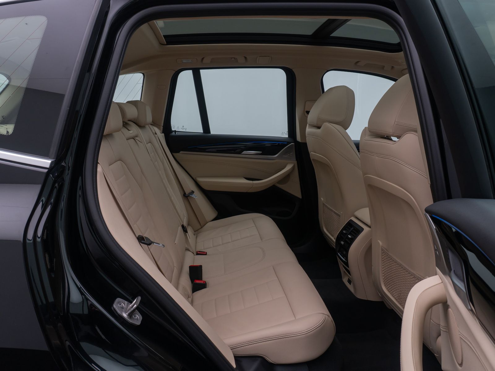 Fahrzeugabbildung BMW X3 xD30e xLine 360°HUD DAB HIFi Panorama Komfort