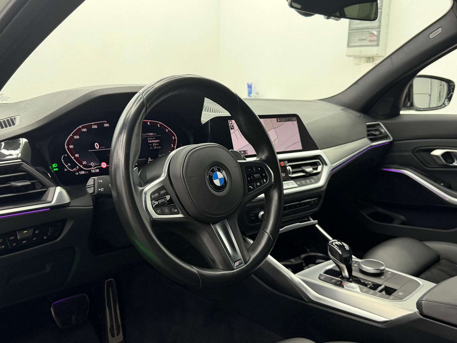 Fahrzeugabbildung BMW 330i xDrive M-SPORT/HUD/DE-FZG/HiFi/LIVE CO/2.HD