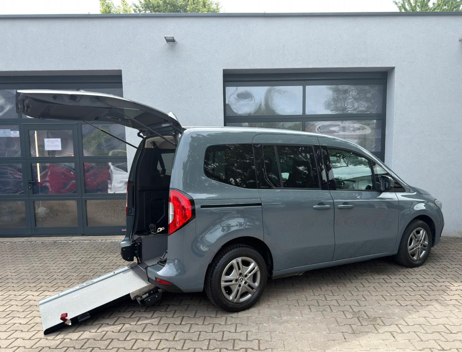 Mercedes-Benz T-160 Behindertengerecht Rollstuhlrampe 3+1