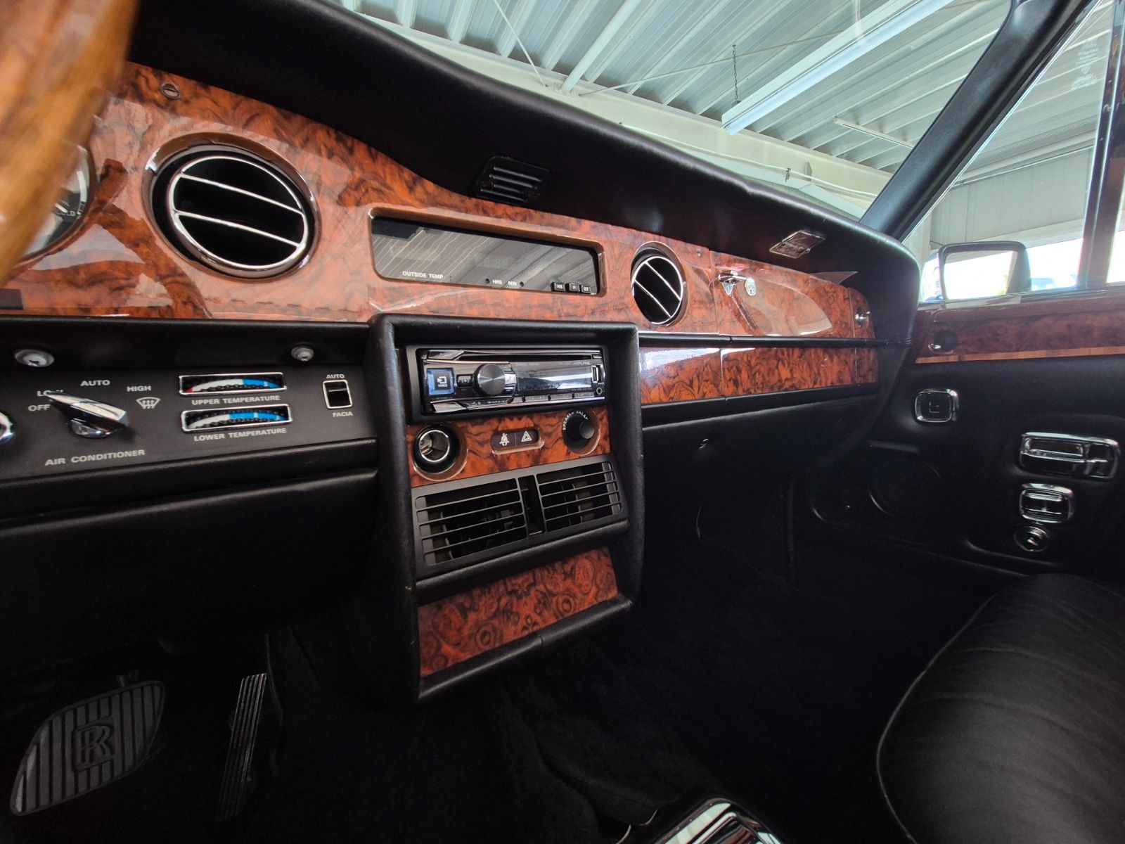 Fahrzeugabbildung Rolls-Royce Corniche/Technisch umfassend revidiert+Historie