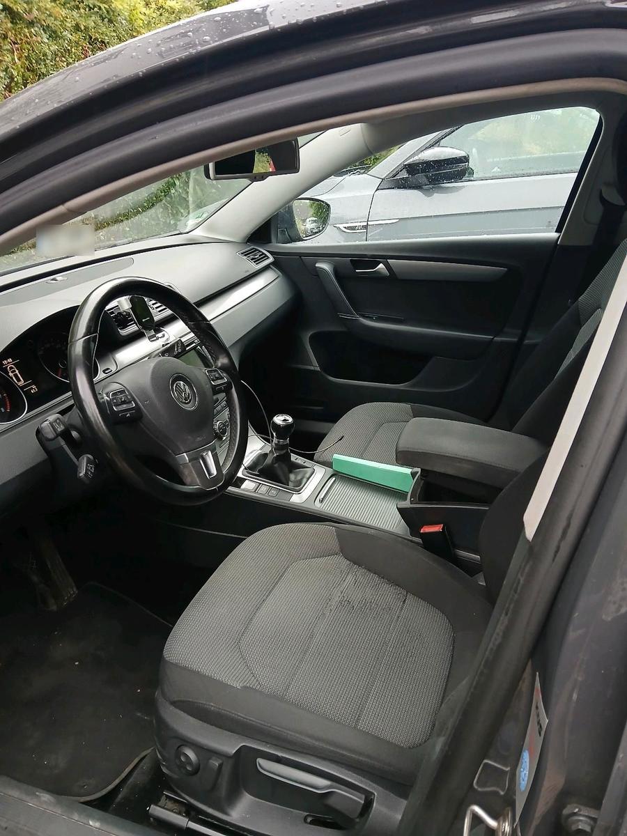 Volkswagen Passat 2012 — engine 160 HP (118kW)