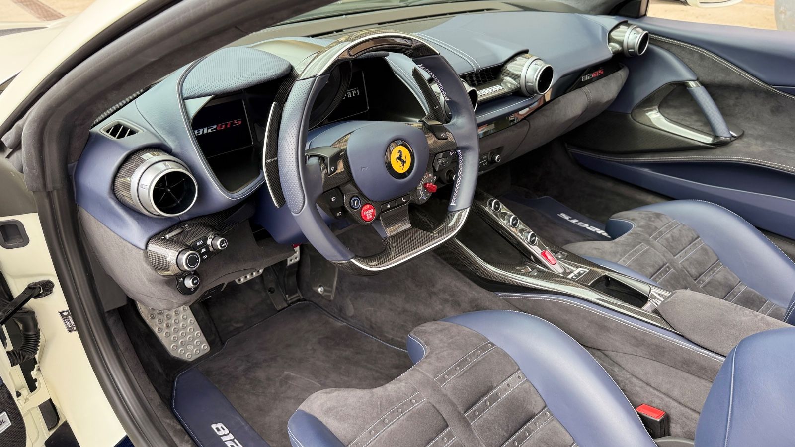 Fahrzeugabbildung Ferrari 812 GTS*Atelier*Blue Carbon*Painted Shields
