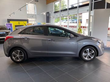 Hyundai i30 1.6 GDi blue