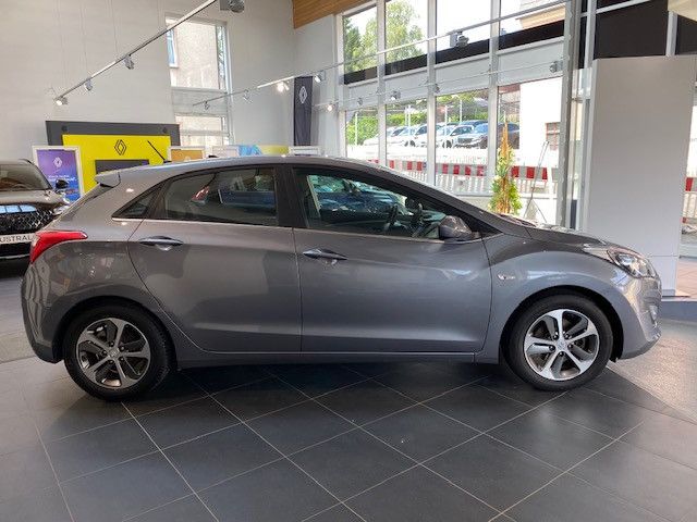 Hyundai i30 1.6 GDi blue