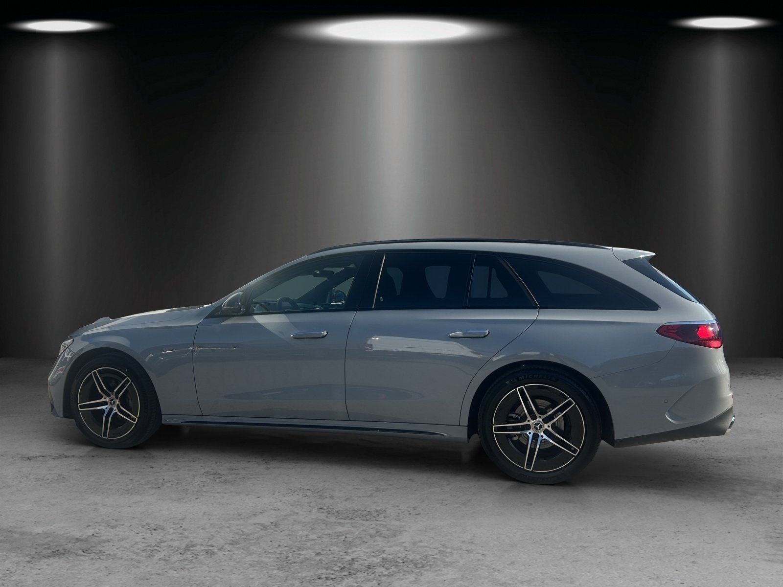 Fahrzeugabbildung Mercedes-Benz E200 T AMG Advan+ SUPERSCREEN LederPkt AHK Night