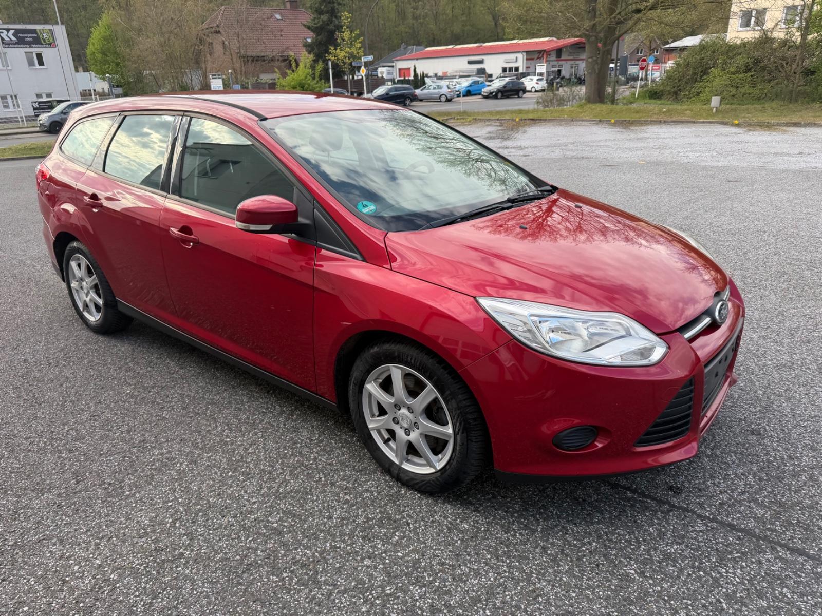 Ford Focus 2012 — interior