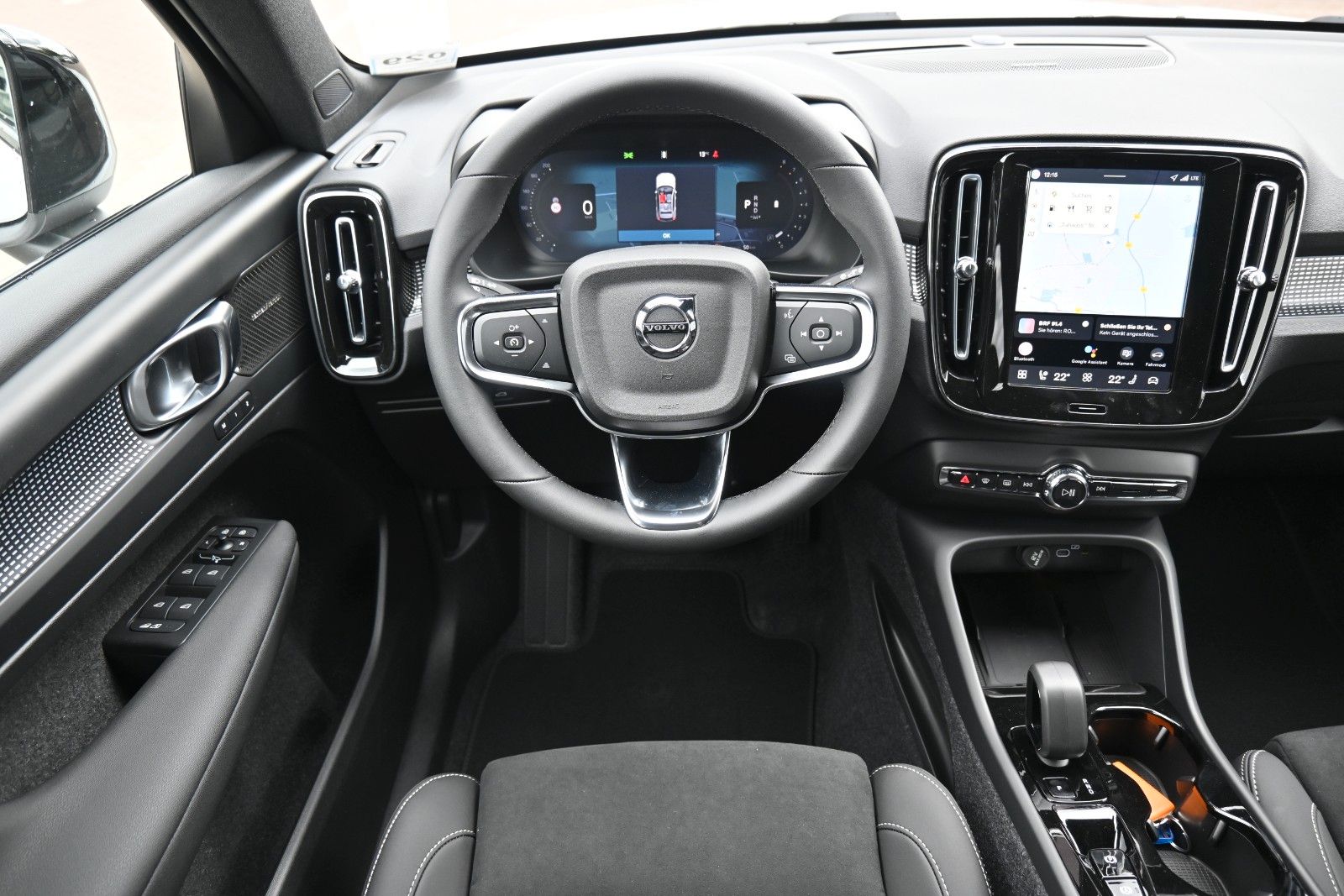 Fahrzeugabbildung Volvo XC40 B4 DKG Plus Black Edition*FSHZG*H&K*ACC*AHK