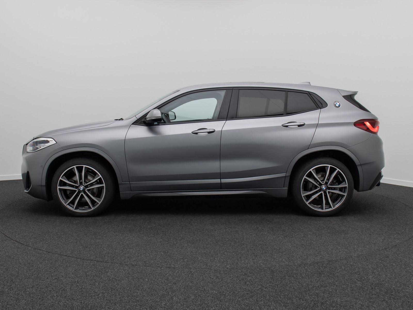 Fahrzeugabbildung BMW X2 sD20i M Sport Panorama Kamera Individual 19"