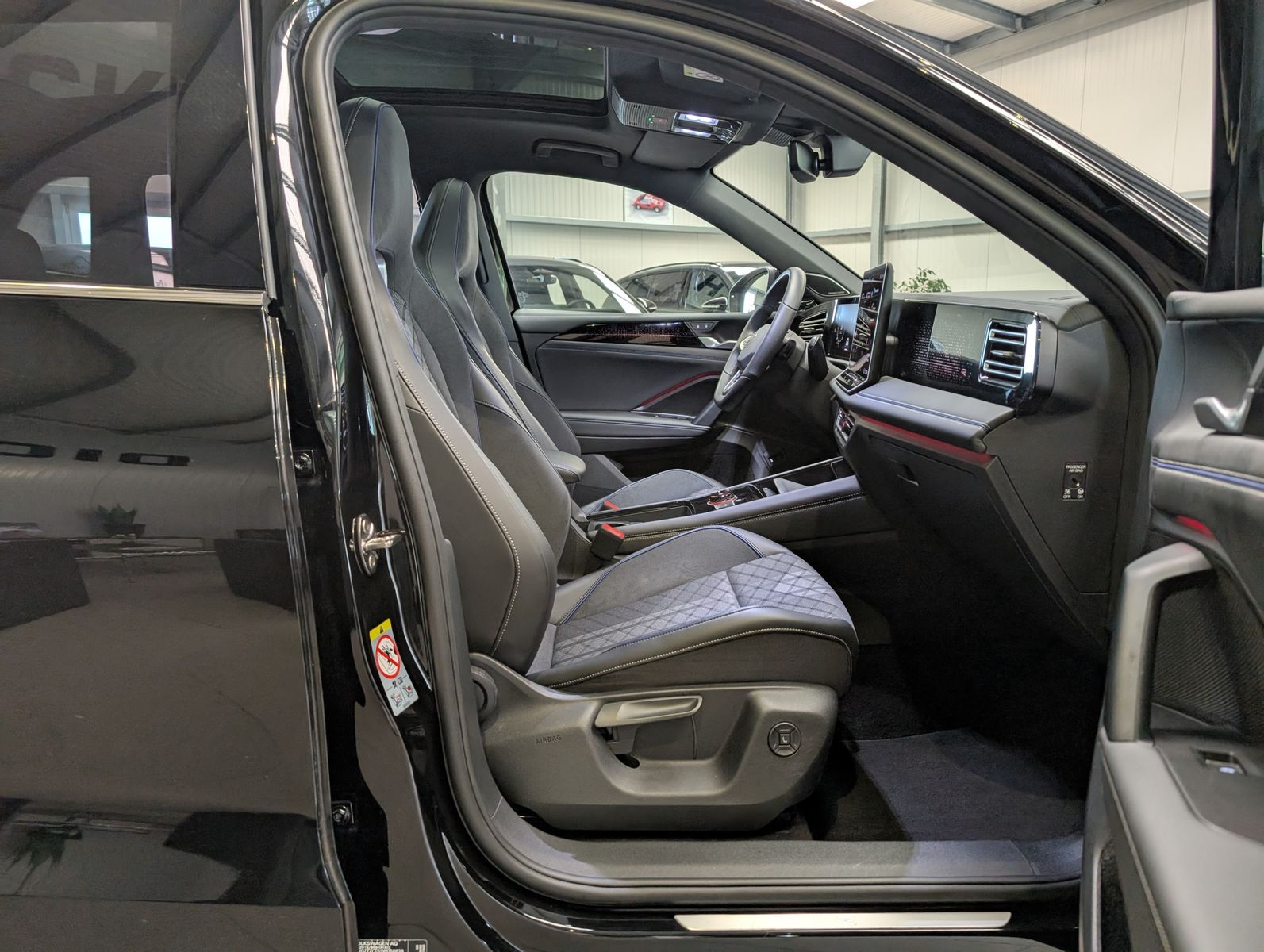 Fahrzeugabbildung Volkswagen Tiguan 2.0TDI R-Line 4M Pano H/K AHK Matrix 20"