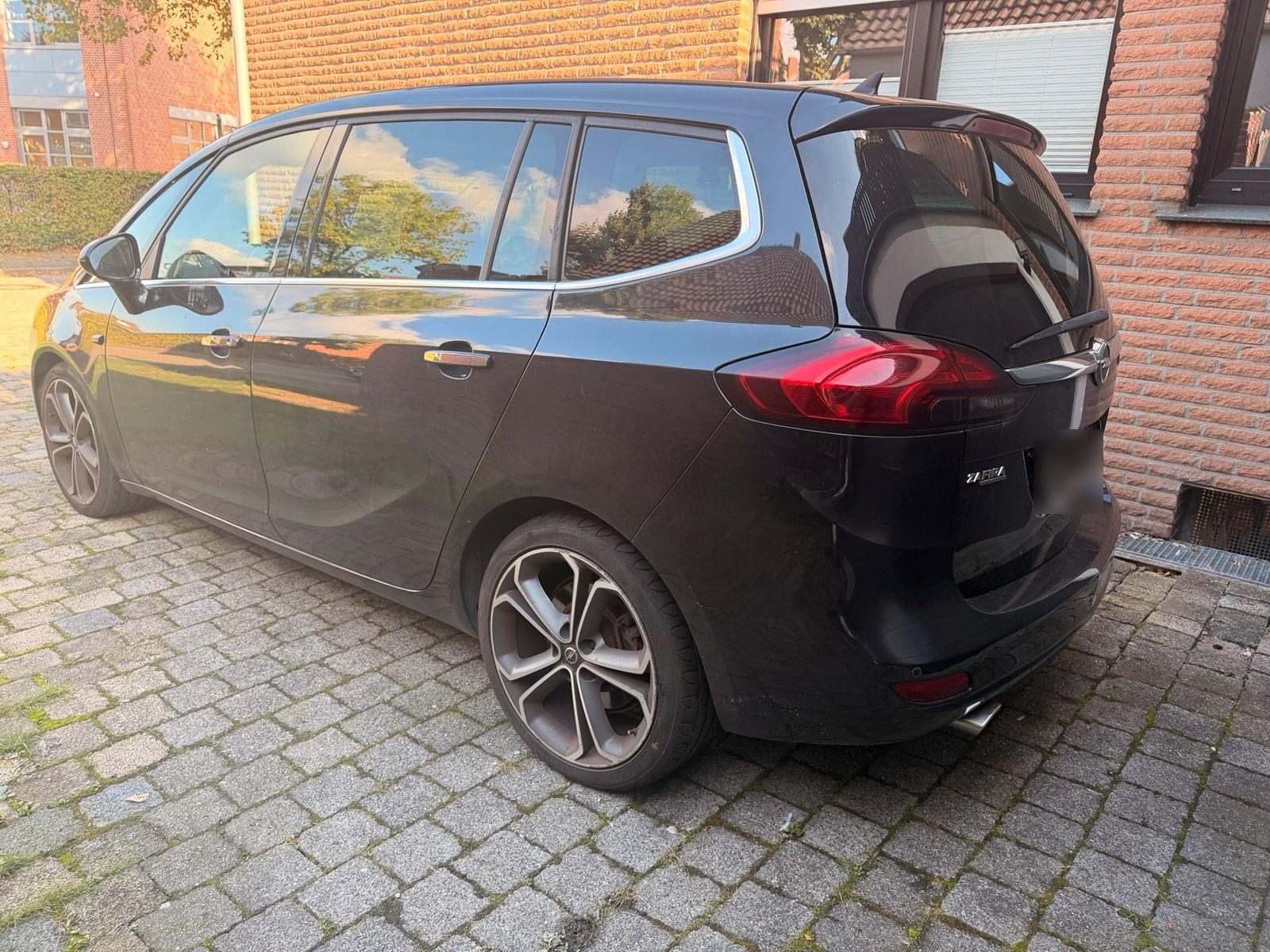 Opel Zafira tourer 2013 — двигун 165 HP (121kW)