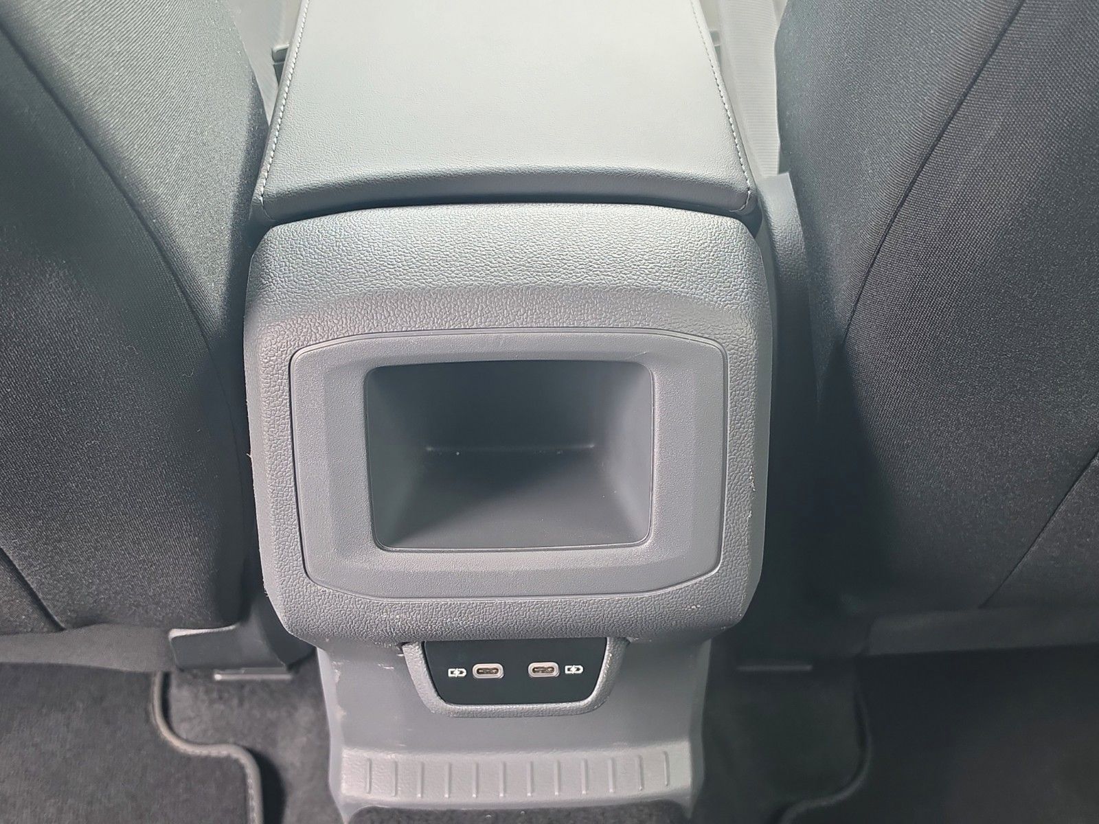 Fahrzeugabbildung Volkswagen T-Cross United NAVI SHZ PDC APP-CONNECT