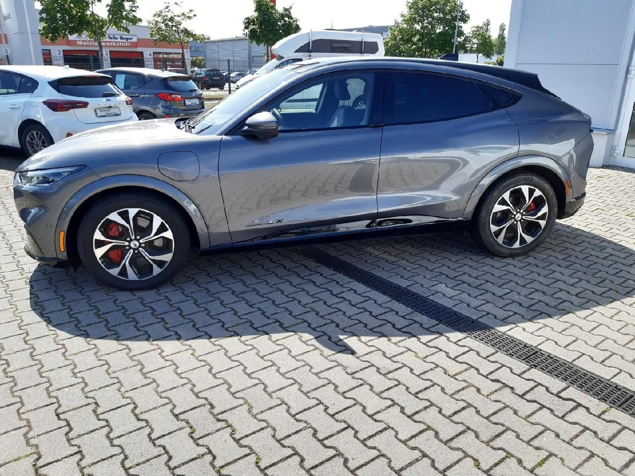 Fahrzeugabbildung Ford Mustang Mach-E AWD Navi, Freisprech, Winterpaket