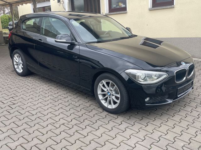 BMW 116 i Advantage Xenon-PDC-Sportsitze Alufelgen