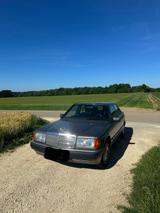 Mercedes-Benz 190E. 2.0 Vergasser - graue Mercedes-Benz 190