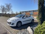 Peugeot 207 CC Cabrio Top! Wenig km, Service TÜV neu - Peugeot 207 W* mit Benzin-Antrieb