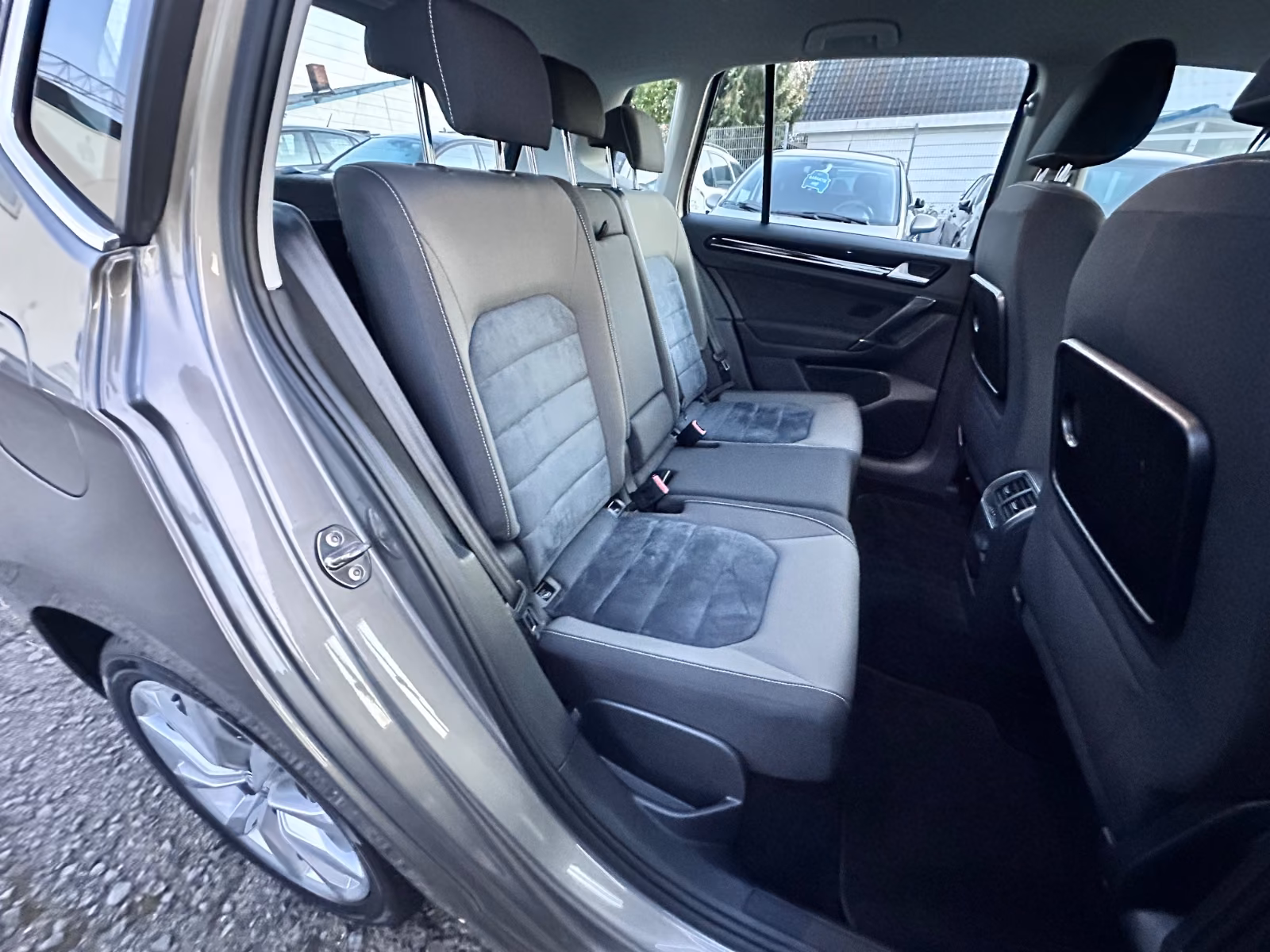 Volkswagen Golf Sportsvan VII 125PS Highline SitzHz AHK PDC