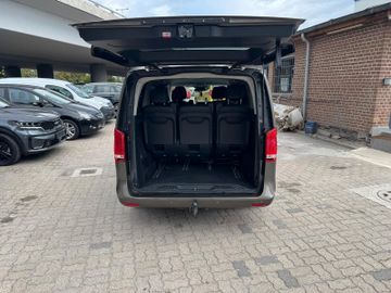 Mercedes V 220 - 12