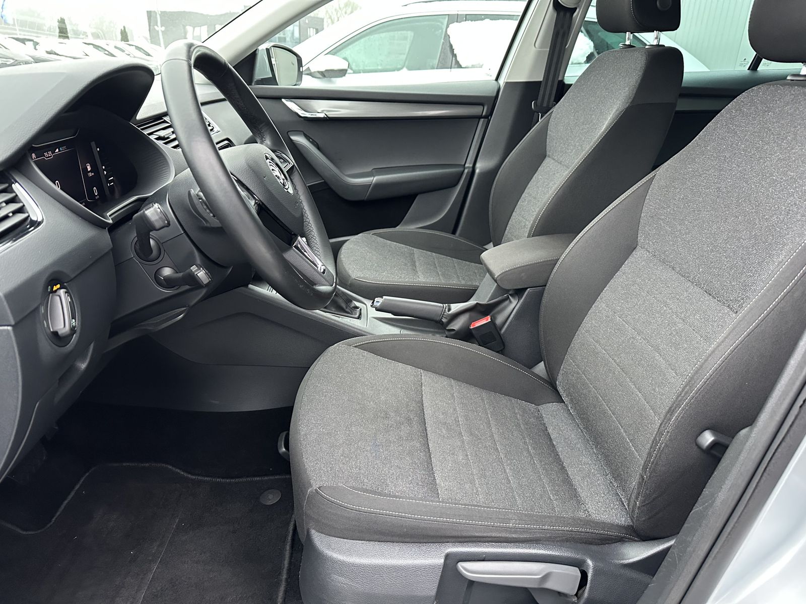 Fahrzeugabbildung Volkswagen Golf Variant 2.0 TDI DSG Style NAV+LED+AHK+VCOCK