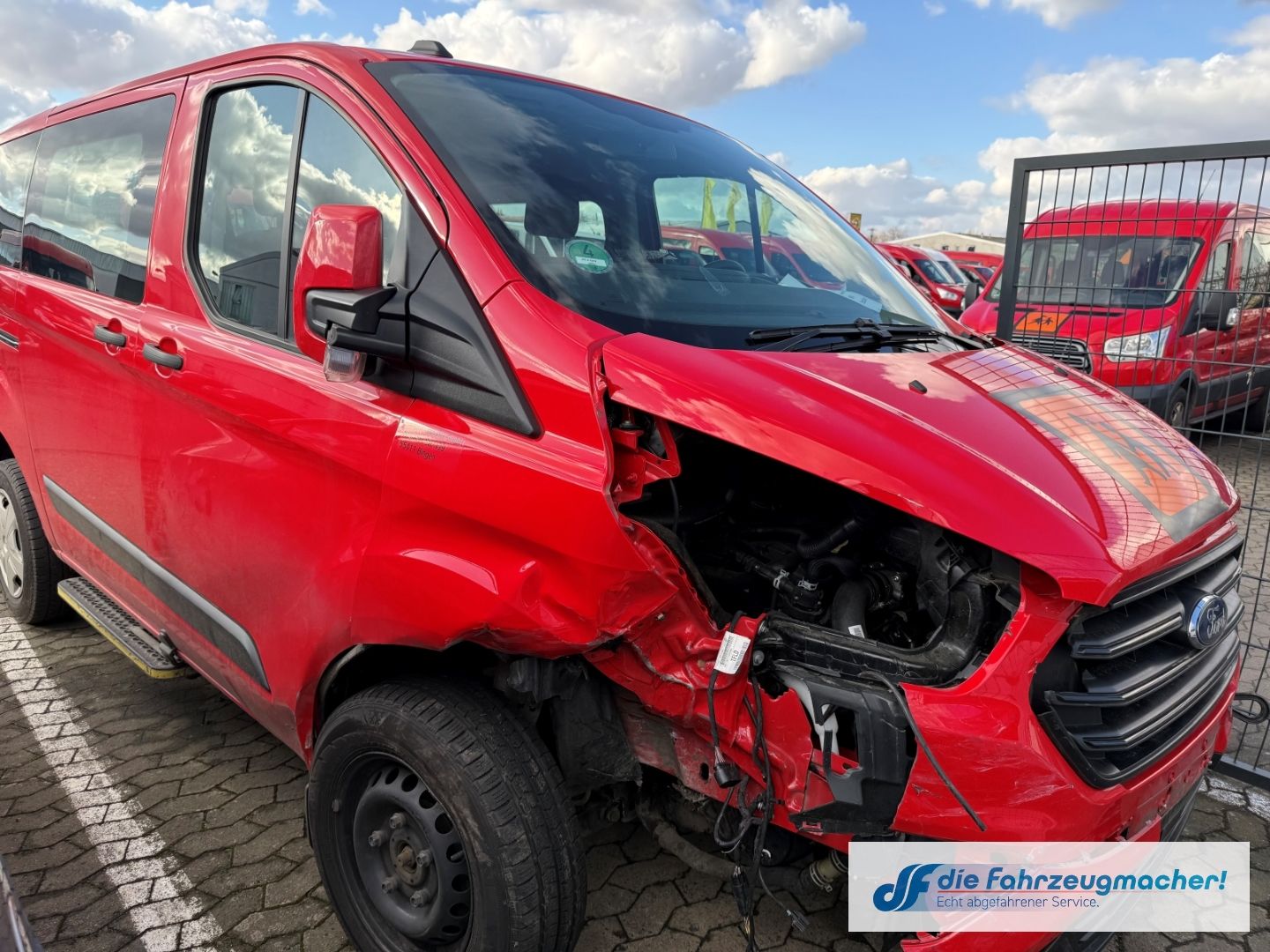 Fahrzeugabbildung Ford Transit Kombi 320 L1 *9202 *Unfallschaden*