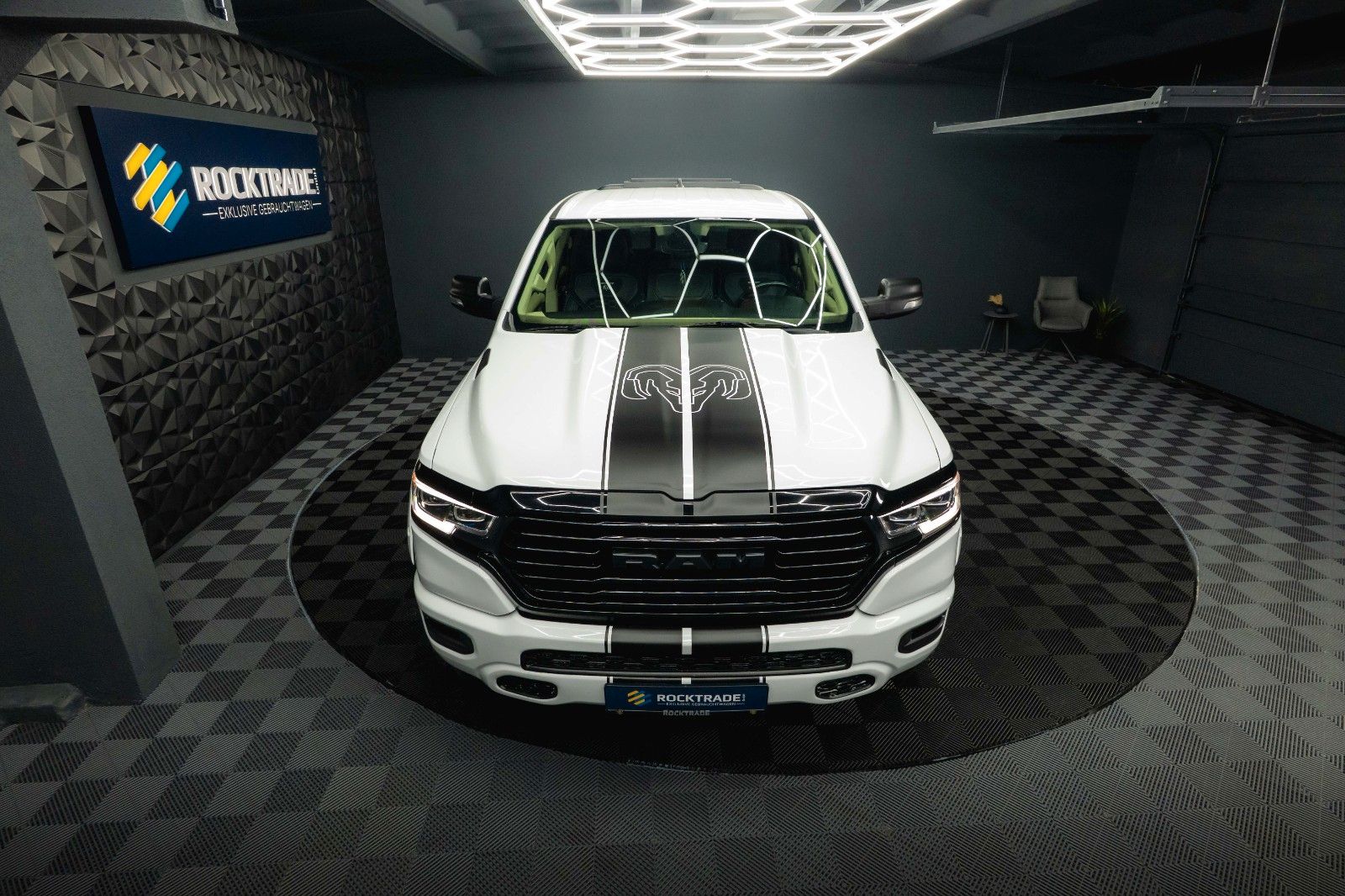 Fahrzeugabbildung Dodge RAM 5.7 V8 HEMI 4x4 OFFROAD LONGBED AXLE LOCK