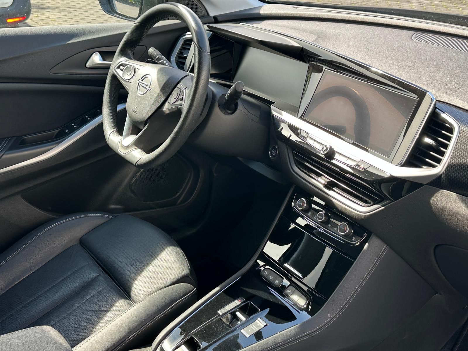 Fahrzeugabbildung Opel Grandland GSe PHEV 1.6 AWD+LED+360+SHZ+ACC+NAVI+