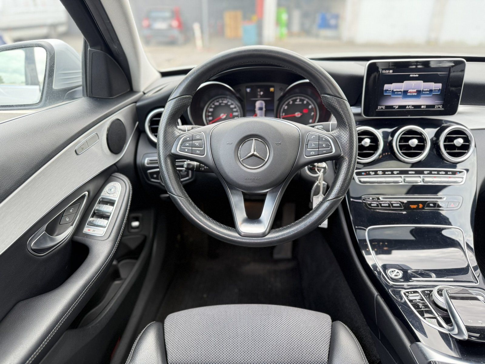 Fahrzeugabbildung Mercedes-Benz C 180 Avantgarde*SCHIEBEDACH*TOTWINKEL*LED*NAVI*