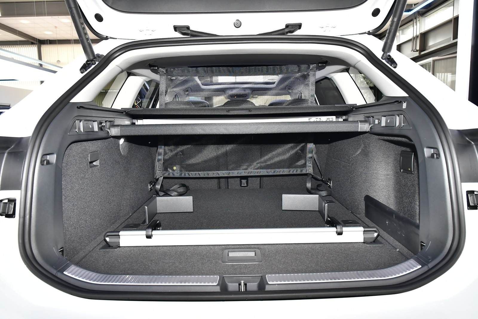 Fahrzeugabbildung Volkswagen Passat Variant Elegance 2,0 l TDI SCR 150 PS 7-G