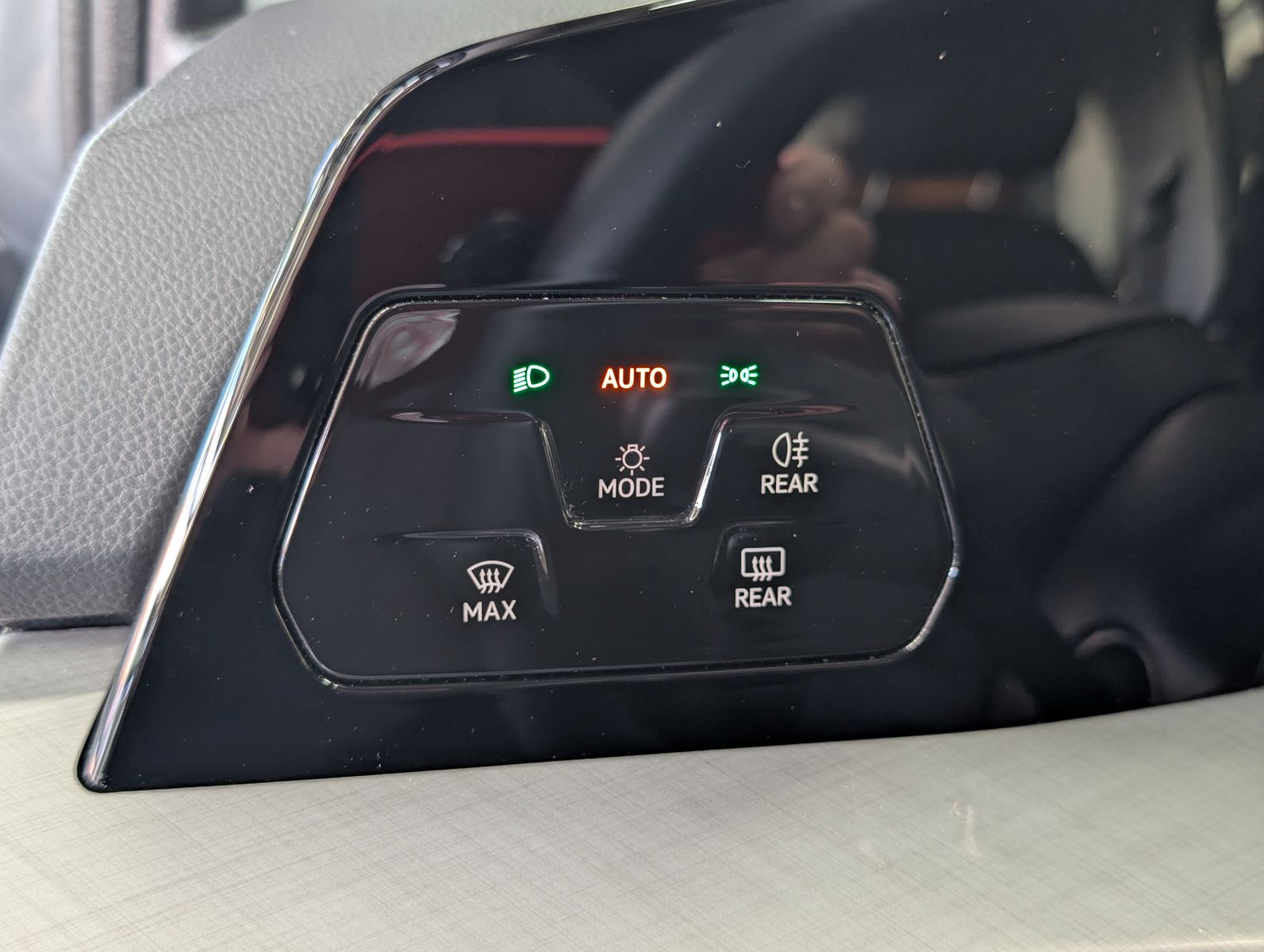 Fahrzeugabbildung Volkswagen Golf 1.5 TSI Life ACC LED SHZ VIRT AMBI APP BHL