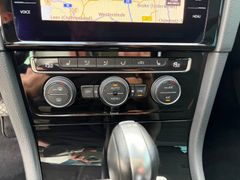 Fahrzeugabbildung Volkswagen Golf VII Variant 1.5 TSI Highline *PANO*R-LINE*