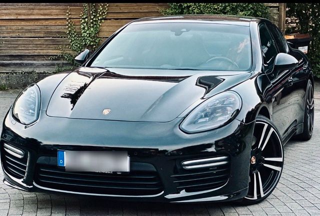 Porsche Panamera GTS V8 441 PS  Chrono Paket