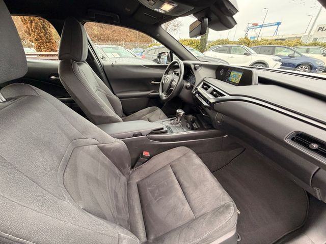 Lexus UX 250 h Launch Edition