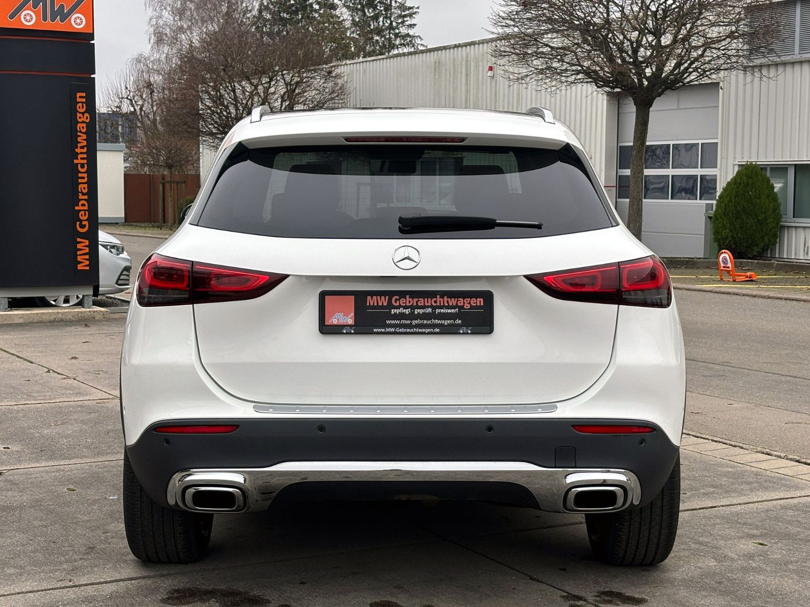 Fahrzeugabbildung Mercedes-Benz GLA250 4Matic Progressiv AHK KAM AMBI SHZ LED BT