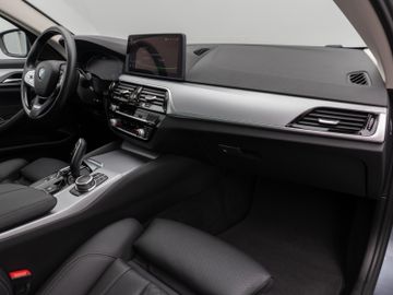 Fahrzeugabbildung BMW 530e xD Pano Kamera DAB HiFi Adapt. Fahrwerk 19"