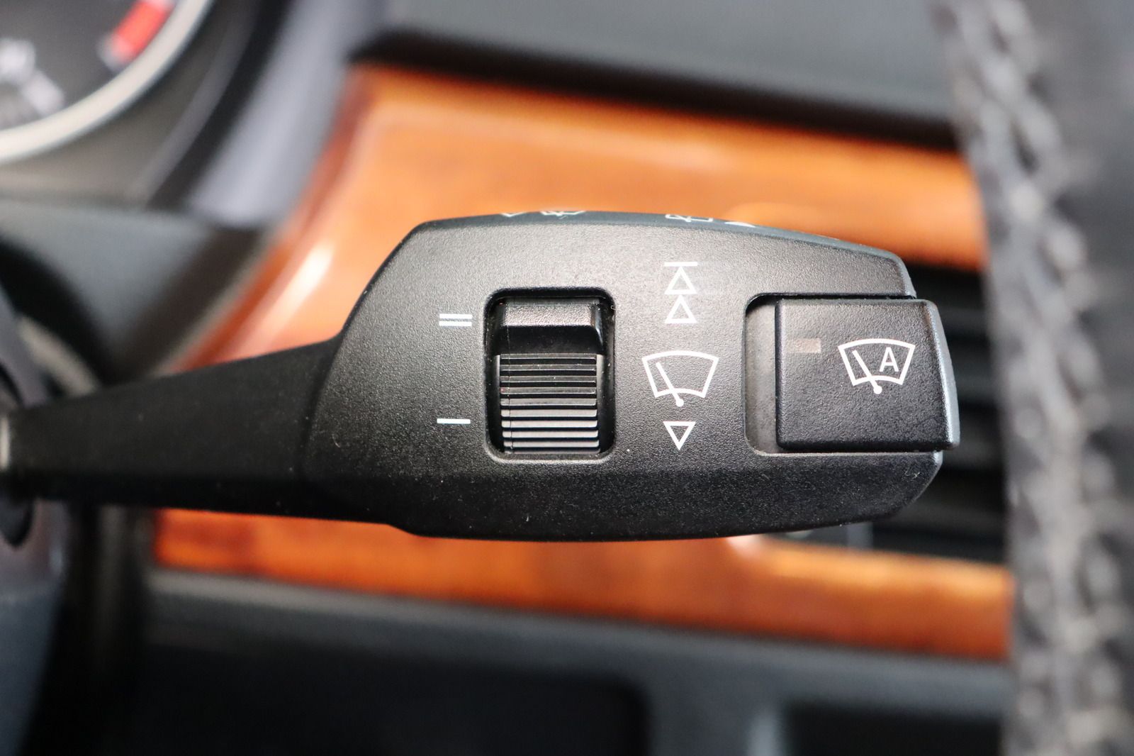 Fahrzeugabbildung BMW 320 i Touring M-Paket * Xenon * Leder * Sitzhzg.