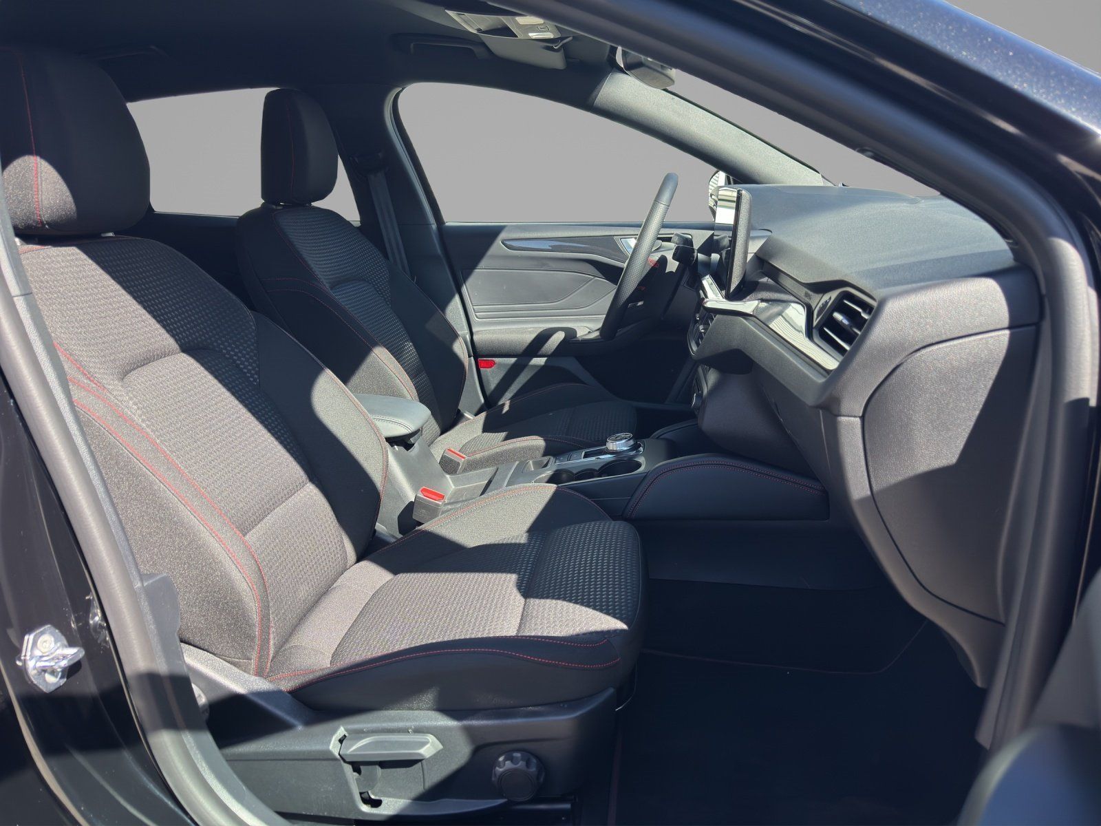 Fahrzeugabbildung Ford Focus 1.5 ST-Line X Aut./Matrix-LED/ACC/CAM/NAVI