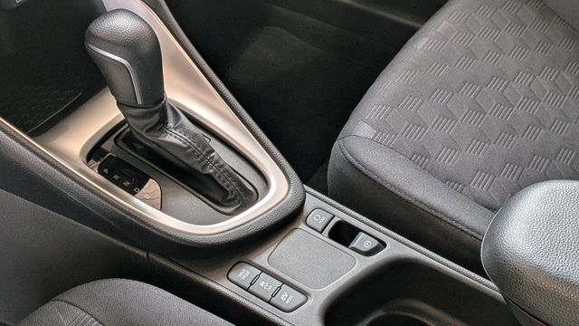 Fahrzeugabbildung Toyota Yaris 1.5 Business Edition KlimaA,Navi,SHZ,ACC
