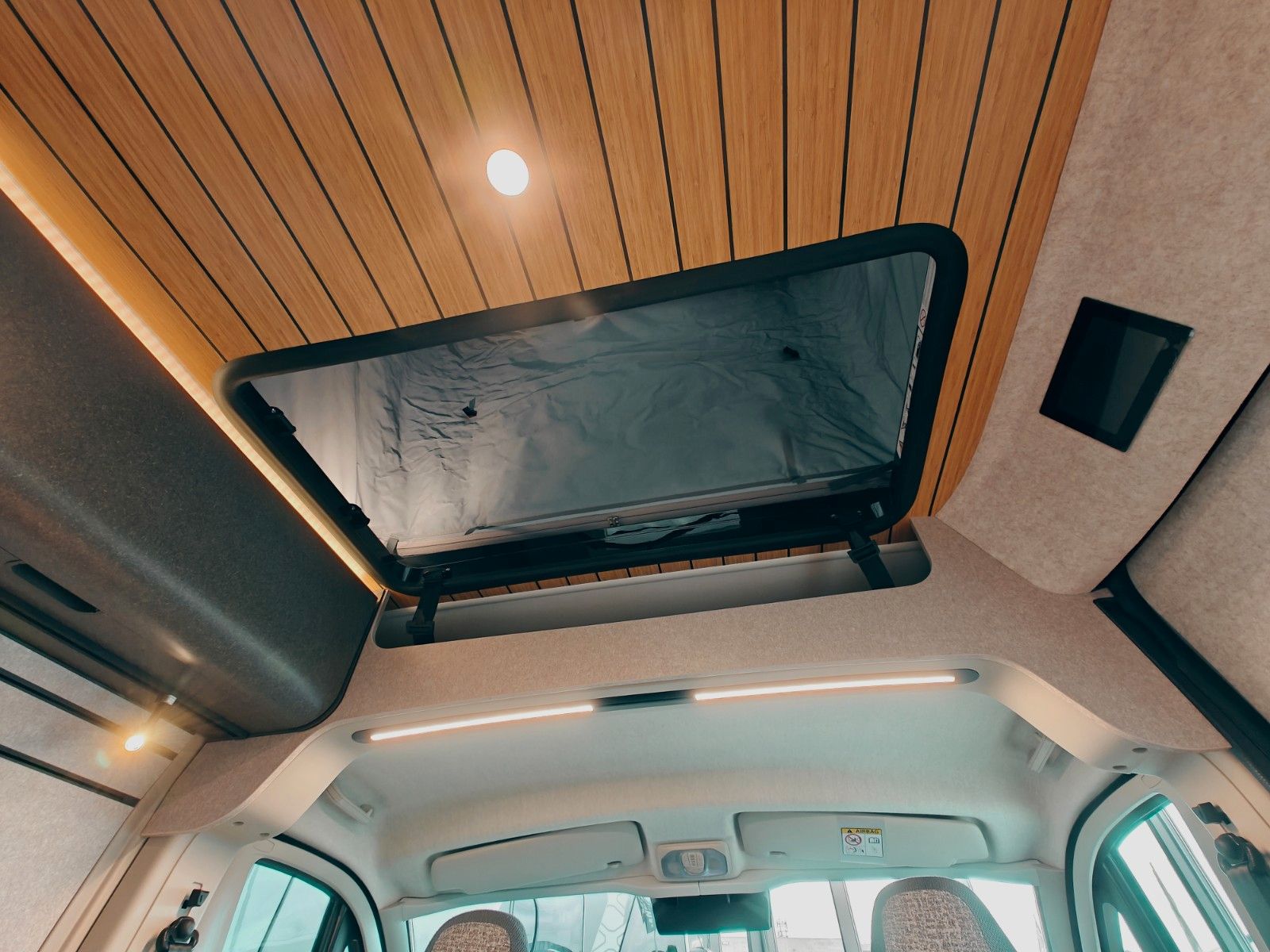 Fahrzeugabbildung HYMER / ERIBA / HYMERCAR HYMER REDWOOD 600 TRAIL 2026