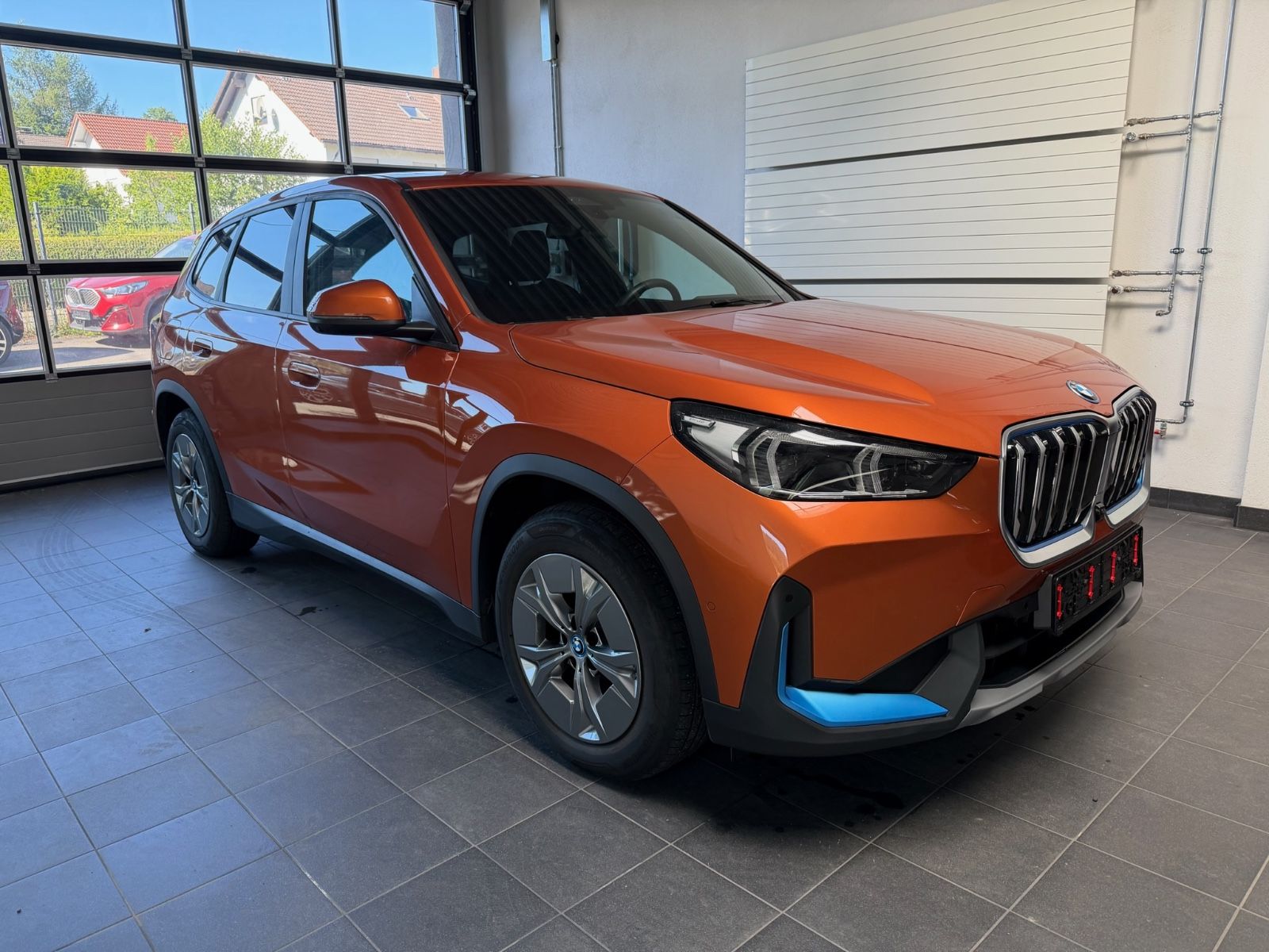 BMW iX1 30 xDrive Pano_Headup_Harman Kardon_Massage imagem 3