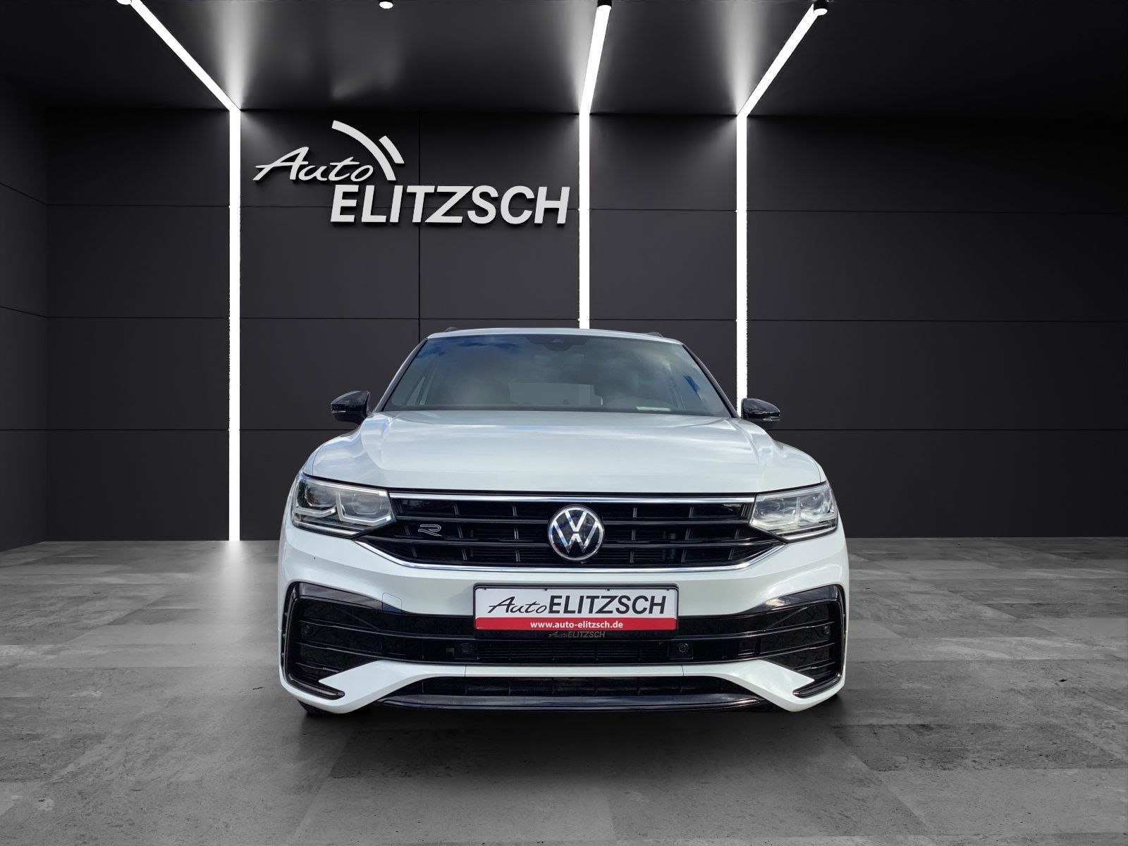 Fahrzeugabbildung Volkswagen Tiguan TSI R-Line DSG 4M Matrix AHK Navi AID ACC