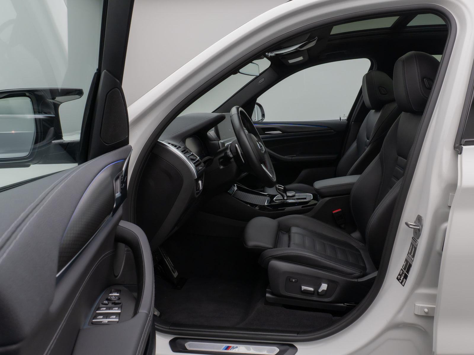 Fahrzeugabbildung BMW X3 M40i Panorama Kamera HUD DAB HiFi LED 20Zoll