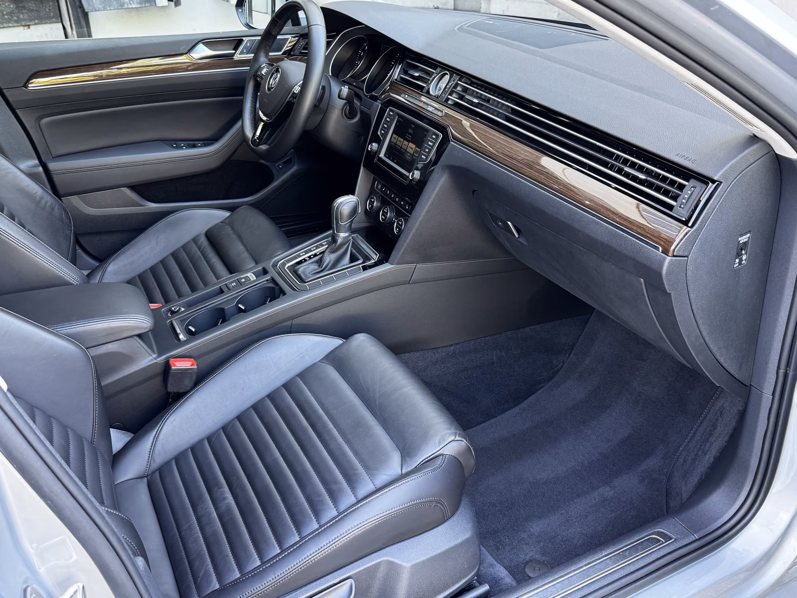 Volkswagen Passat Highline BI-Xenon ACC Kamera Navi Leder