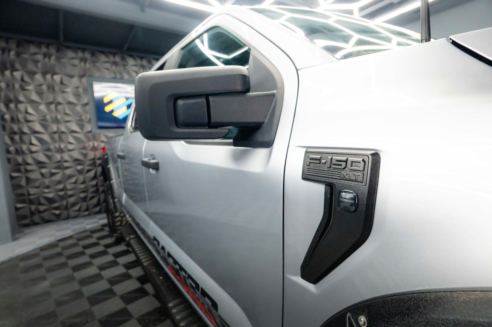 Fahrzeugabbildung Ford F150 5.0L V8 4x4 Offroad SuperCrew RAPTOR 19%