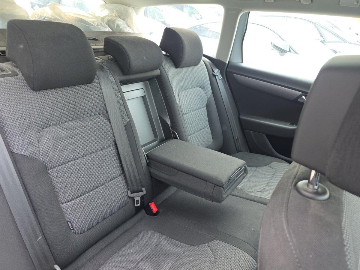 Volkswagen Passat 2012 — photo 12