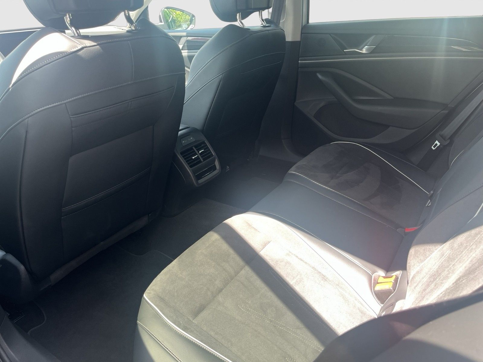 Volkswagen Passat Variant 1.5 eTSI Business Navi AHK 360° foto 5