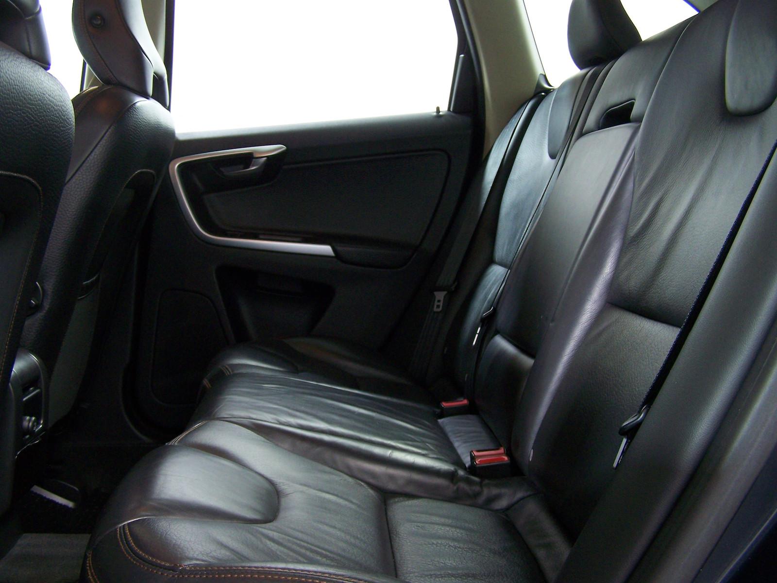 Volvo XC60 D5 Momentum Autom NAVI+LEDER+PDC