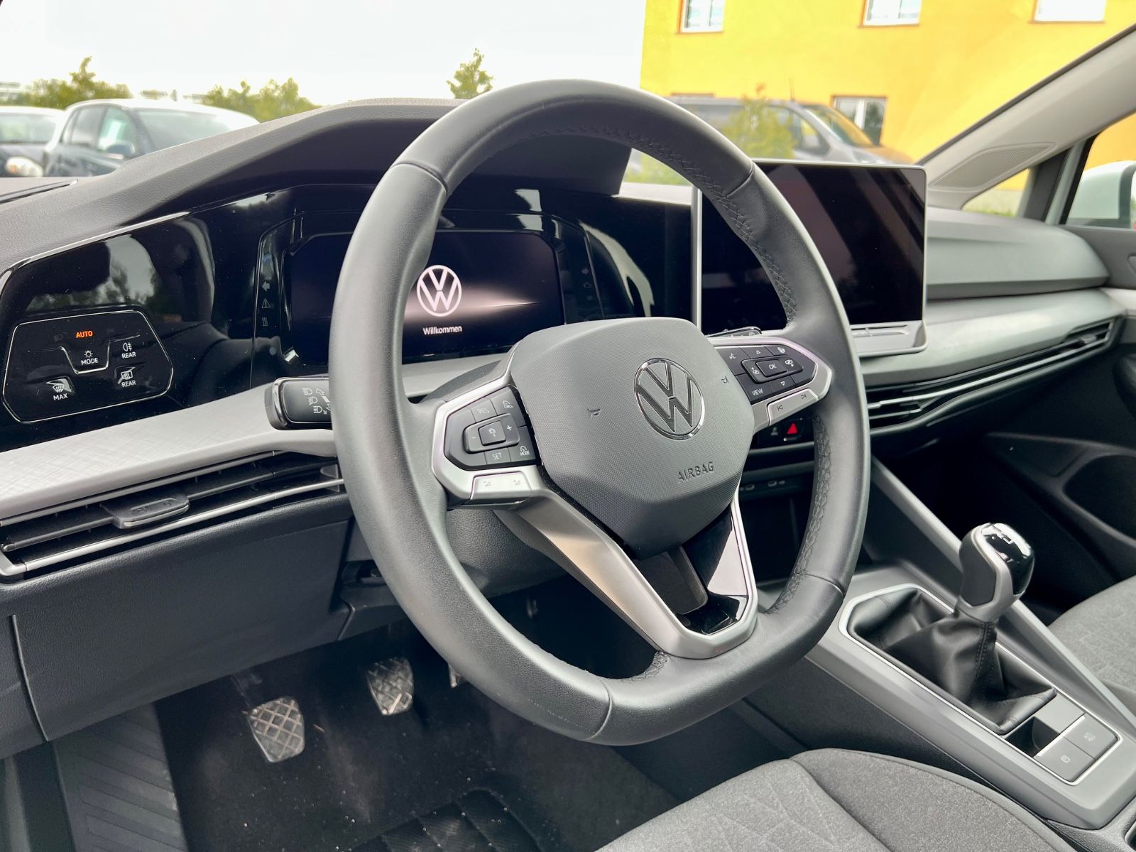 VW Golf 1.5 TSI Life LED SHZ CARPLAY PDC GJR ALU